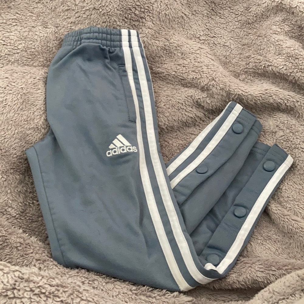 Boys grey sweatpants w white stripes size 6 adidas